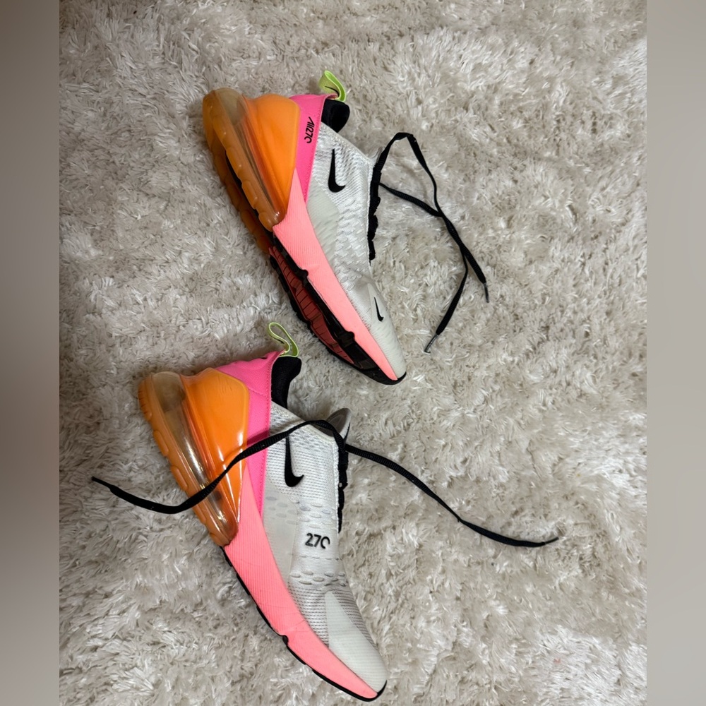 Nike 270’s